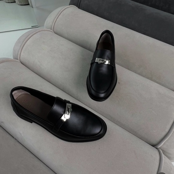 Black Leather womens Loafers - Picture 2 of 10